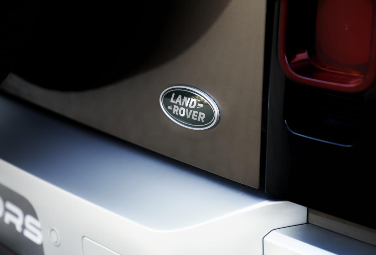 LAND ROVER DEFENDER 90 