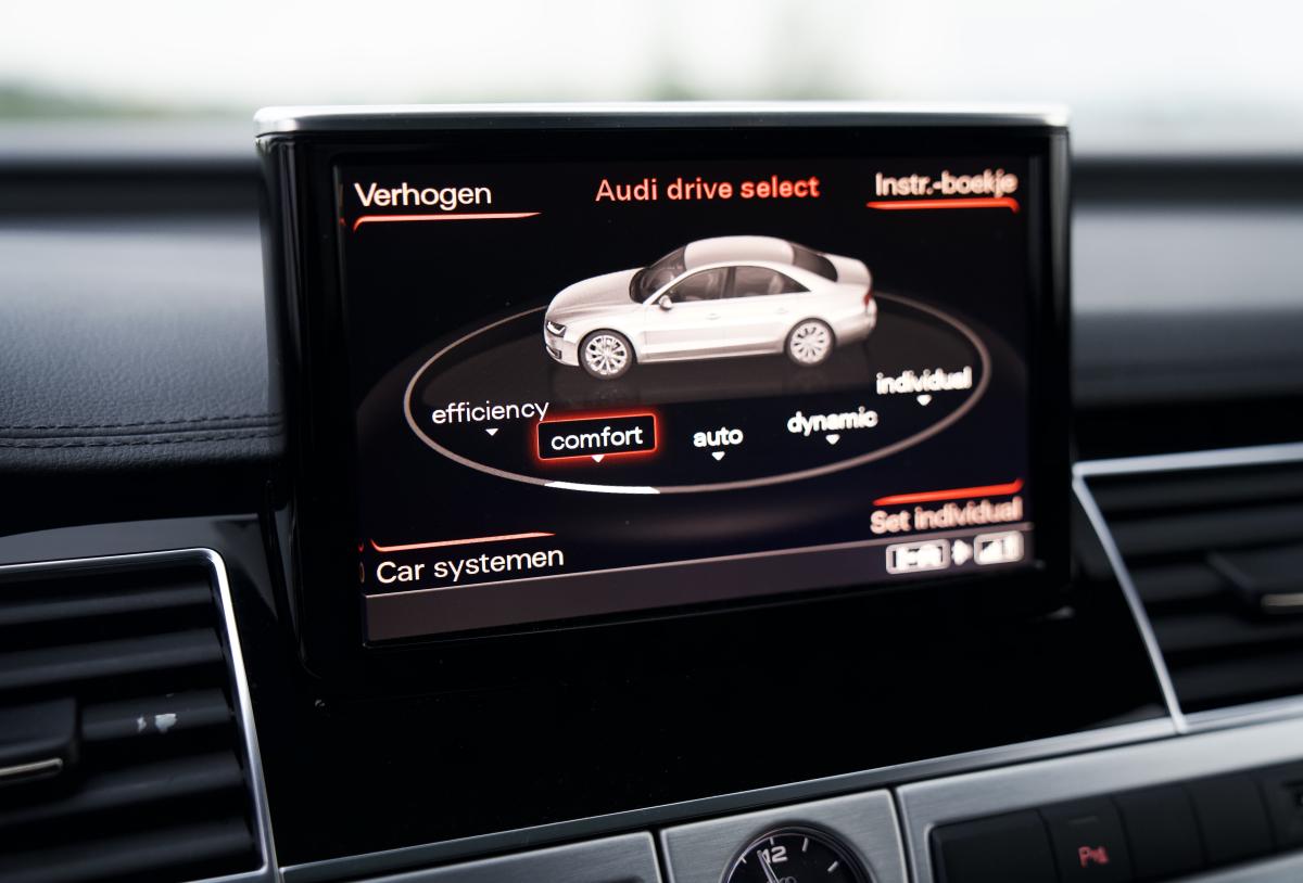 AUDI A8 