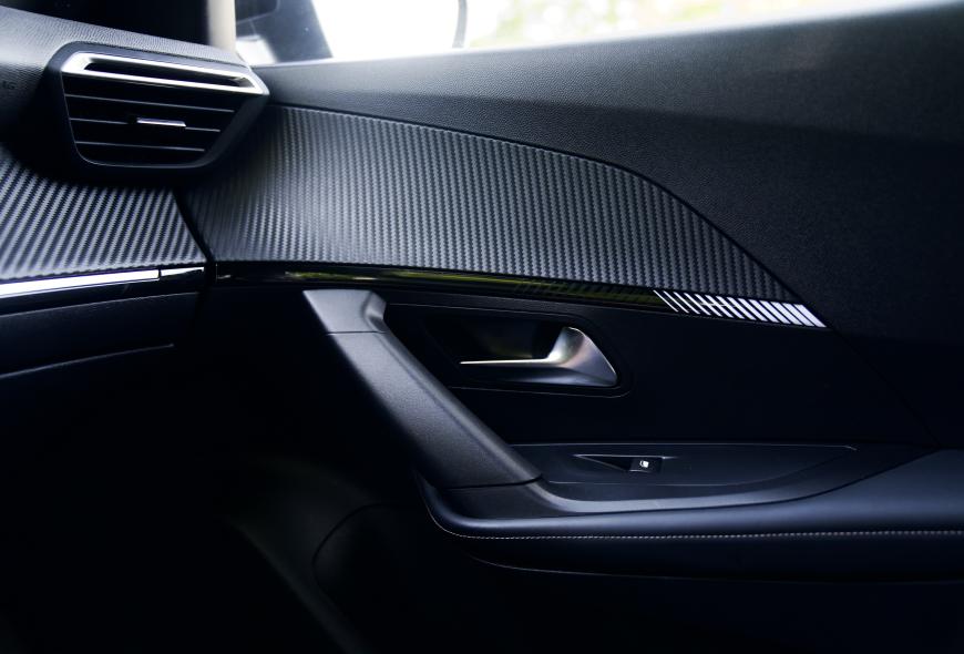 PEUGEOT 2008 "ALLURE"