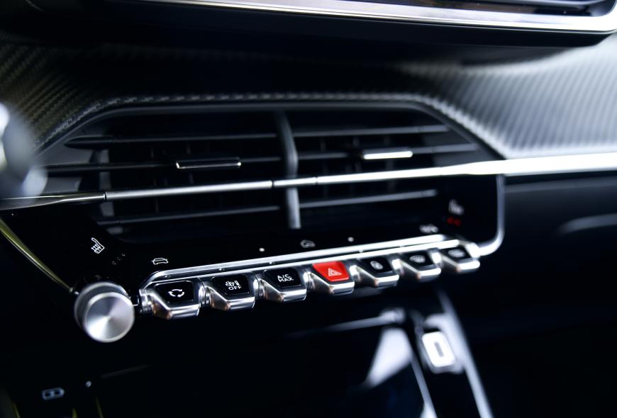 PEUGEOT 2008 "ALLURE"
