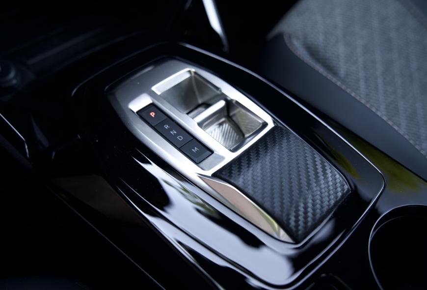 PEUGEOT 2008 "ALLURE"