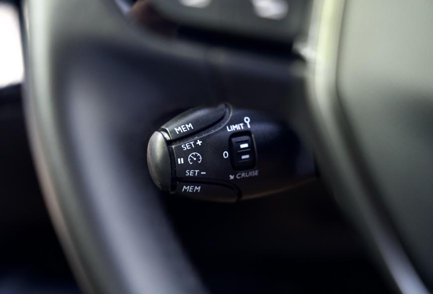 PEUGEOT 2008 "ALLURE"