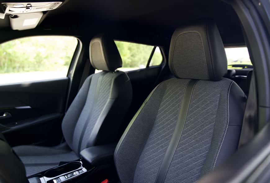 PEUGEOT 2008 "ALLURE"