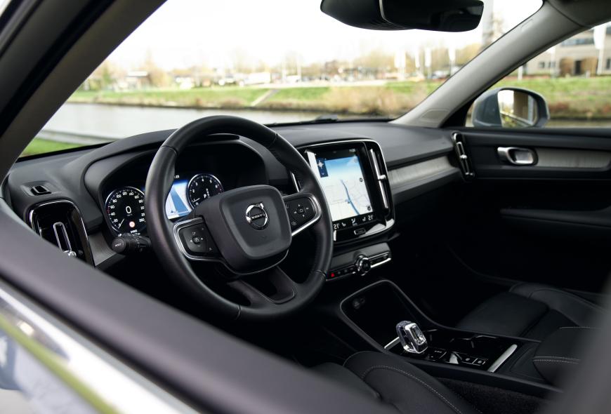 VOLVO XC40 