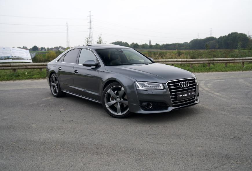 AUDI A8 