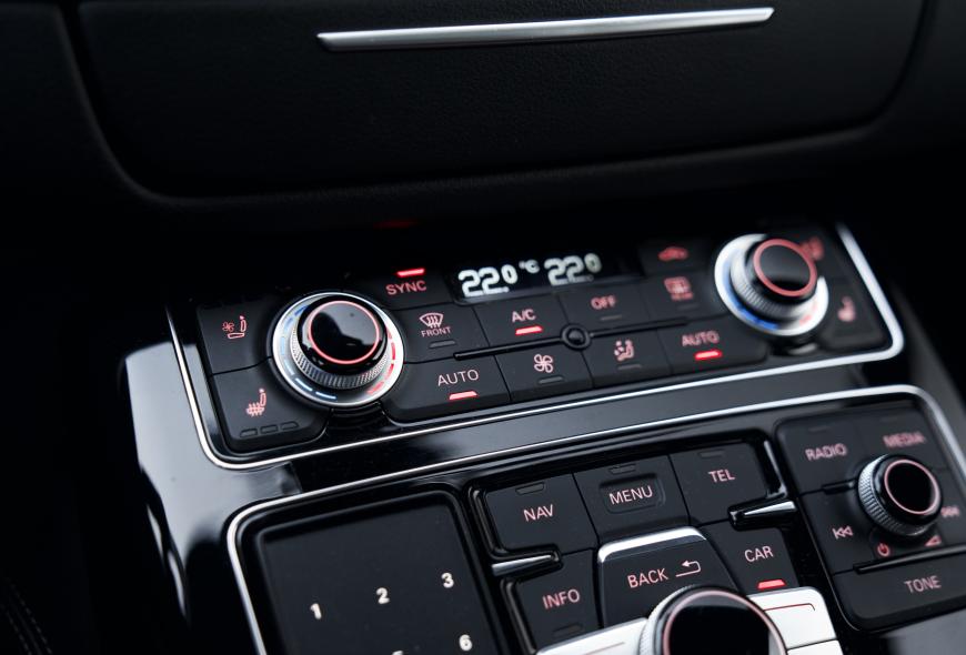 AUDI A8 