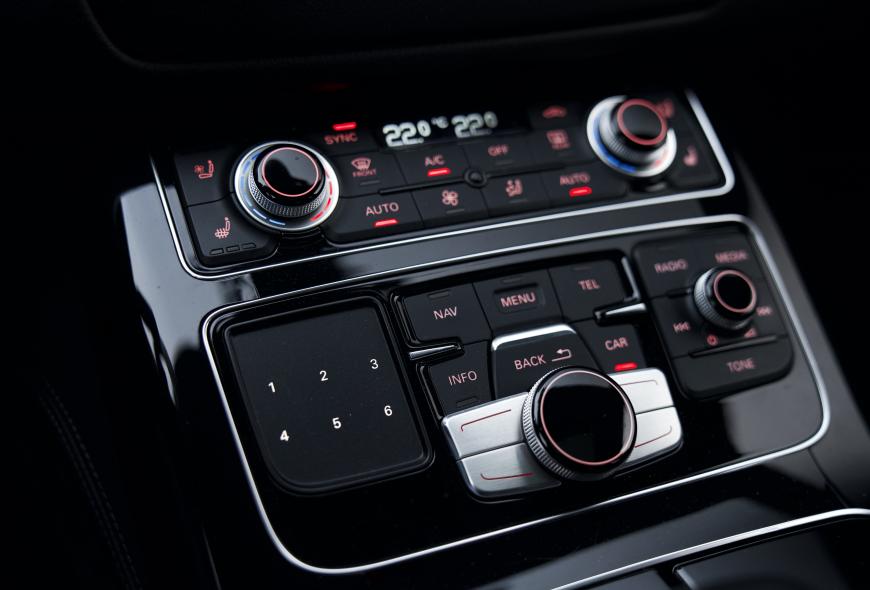 AUDI A8 