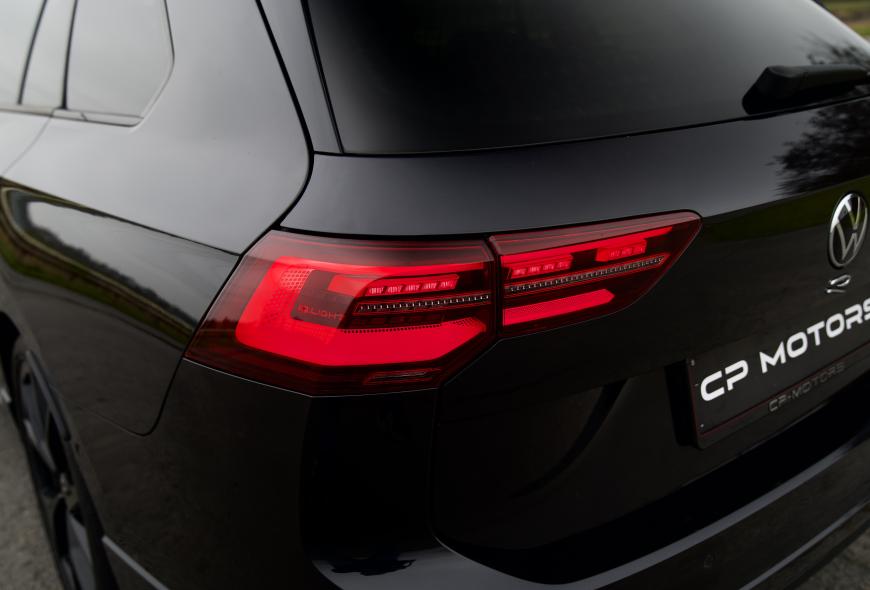 VOLKSWAGEN GOLF 8R VARIANT