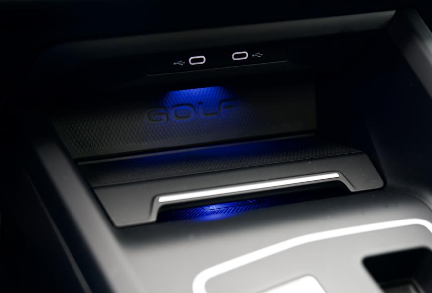 VOLKSWAGEN GOLF 8R VARIANT