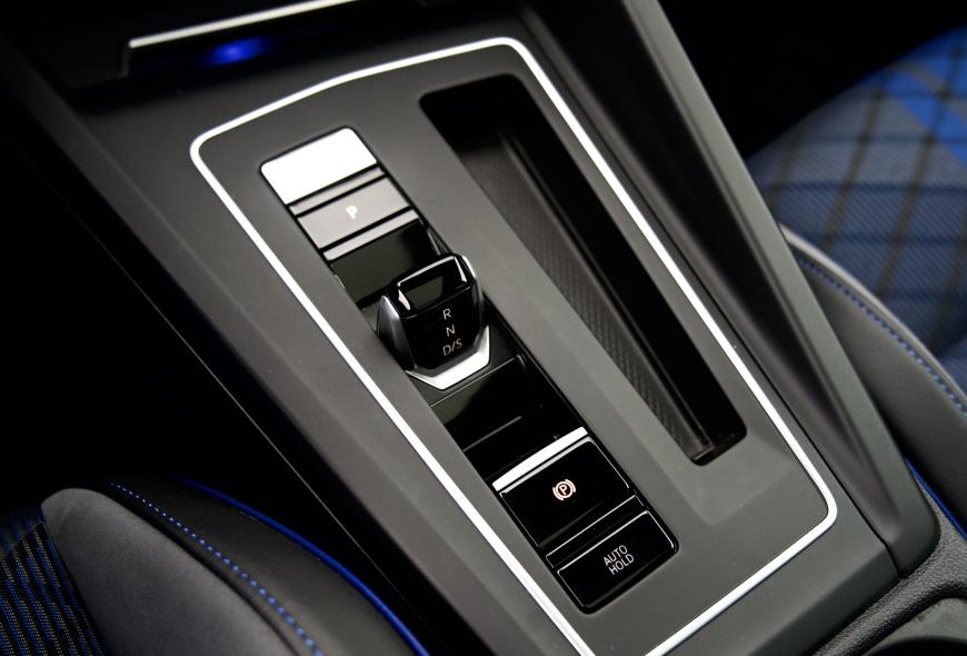 VOLKSWAGEN GOLF 8R VARIANT